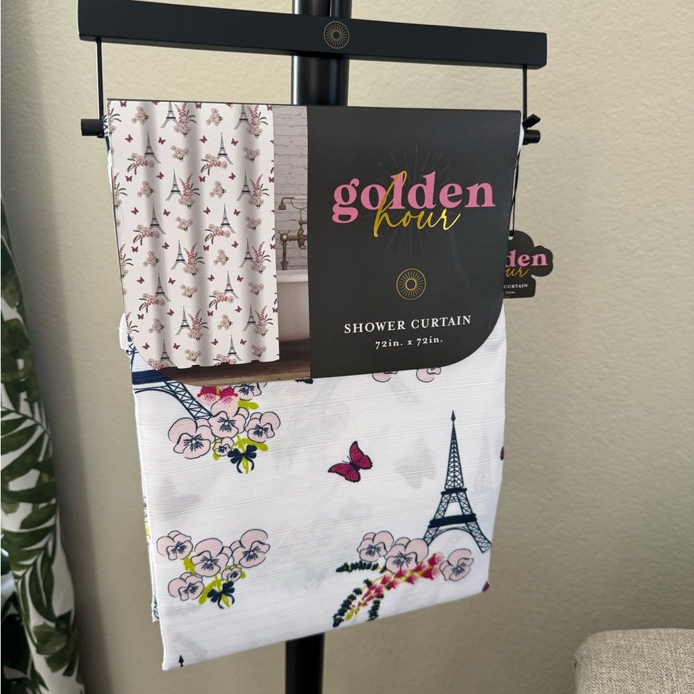 Eiffel Tower bathroom decor
